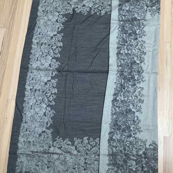 Guarisco 100% Wool Gray Shawl/Wrap/ Throw +Natural Shawl/Throw. Never Worn Italy - Picture 8 of 8